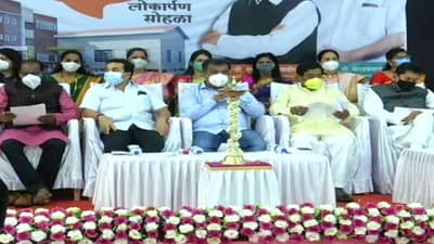 कोकणात शिवसेना-भाजपच्या नेत्यांचे मनोमिलन; विनायक राऊतांनी थोपटली नितेश राणेंची पाठ