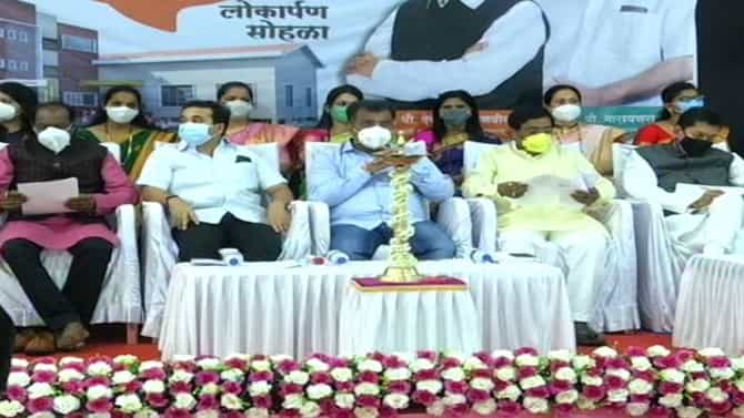 कोकणात शिवसेना-भाजपच्या नेत्यांचे मनोमिलन; विनायक राऊतांनी थोपटली नितेश राणेंची पाठ