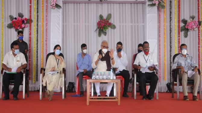 कोरोनासोबत अनेक नव्या आजारांचा धोका, लग्न सोहळ्यांसह घरगुती कार्यक्रमांमधील गर्दी टाळा : छगन भुजबळ