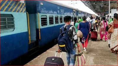 वेटिंग लिस्टमध्ये ताटकळत बसू नका, कन्फर्म तिकीट कसे मिळवाल?