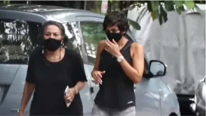 VIDEO : मंदिरा बेदीचा आईसोबत वॉक; पतीच्या निधनानंतर पहिल्यांदाच स्पॉट!