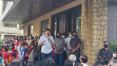 गृहनिर्माण मंत्री पोलीस परिवारांच्या भेटीला, पोलिसांना हक्काचे घरं लवकरच मिळणार, जितेंद्र आव्हाडांचे आश्वासन