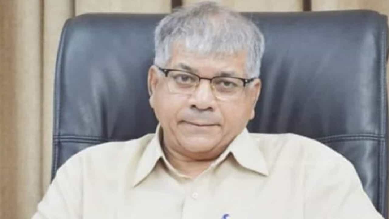 Prakash Ambedkar | प्रकाश आंबेडकरांच्या प्रकृतीत वेगाने सुधार, हलका, मऊ आहार देण्याचा डॉक्टरांचा सल्ला
