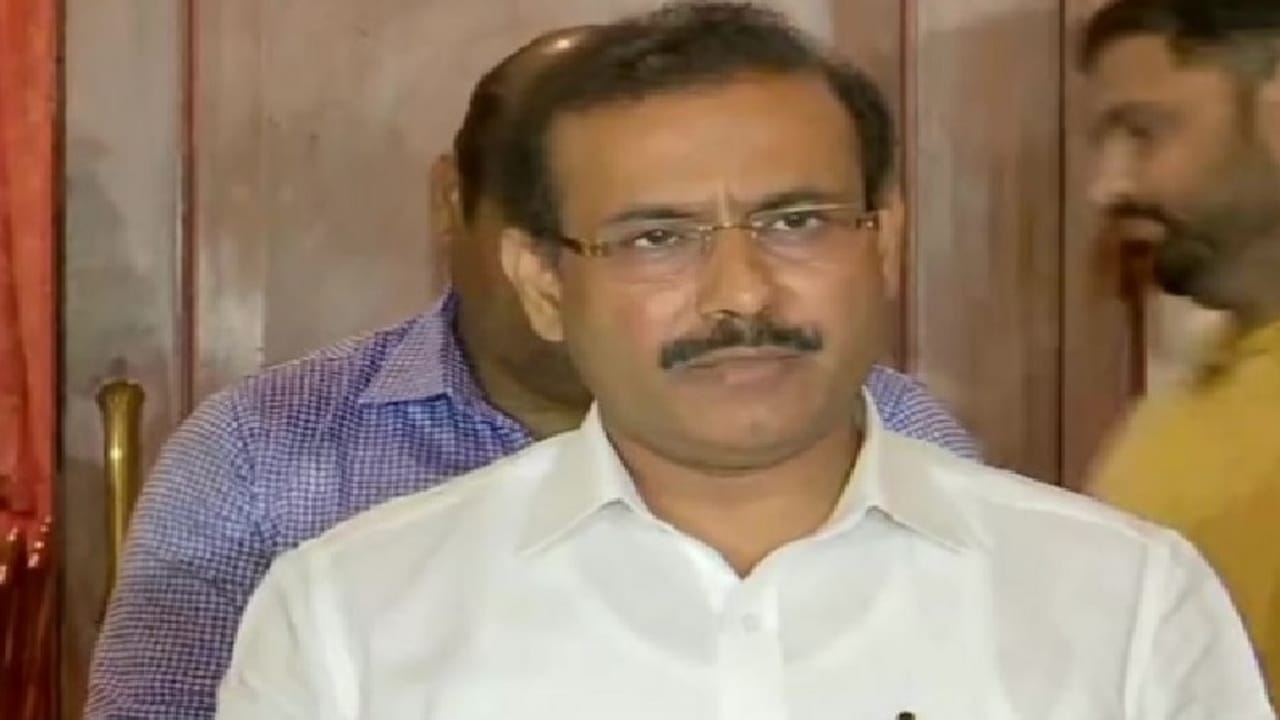 तिसऱ्या लाटेचा धोका पाहता सण-उत्सव काळात कोरोना प्रतिबंधक नियम पाळा, आरोग्यमंत्र्यांचं आवाहन