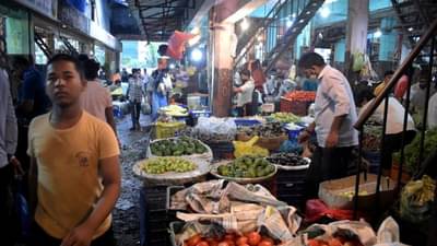 श्रावण महिन्यासह पावसाळी आजारांमुळे फळांची मागणी वाढली; बाजारभाव मात्र आवाक्यात