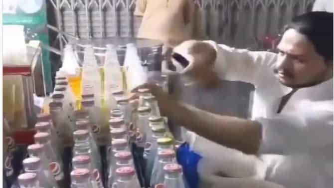 Video | बंदुकीच्या गोळीपेक्षाही जास्त वेग, सोडा बॉटलचे झाकण उघणाऱ्या माणसाचा व्हिडीओ व्हायरल
