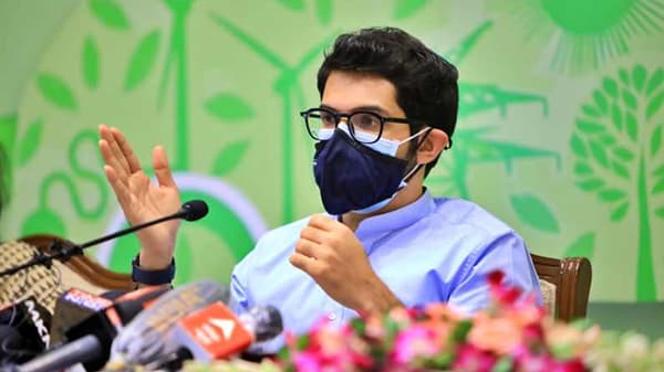 आदित्य ठाकरेंकडून महाराष्ट्र इलेक्ट्रिक वाहन धोरण जाहीर, वाचा 5 महत्त्वाची वैशिष्ट्ये