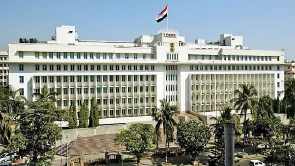 Maharashtra IAS Officers Transfer : राज्यातील महत्वाच्या अधिकाऱ्यांच्या पुन्हा बदल्या, कोणत्या अधिकाऱ्यांचा समावेश? वाचा सविस्तर