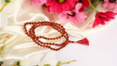 तुळस किंवा रुद्राक्ष माळ घालण्यापूर्वी हे नियम जाणून घ्या