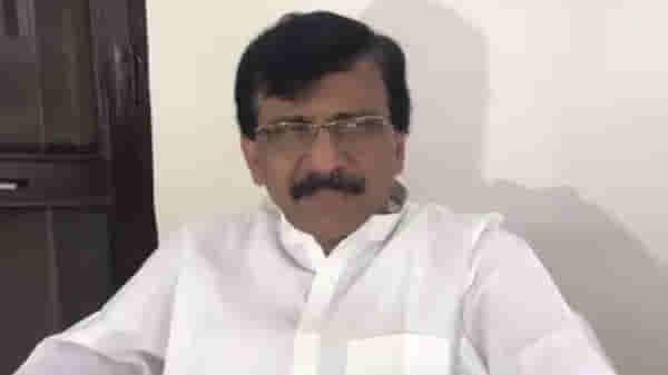 शिवसैनिकांनी योग्यच केलं; अदानी एअरपोर्ट नामफलक हटवल्याचं राऊतांकडून समर्थन
