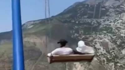 Sulak Canyon Video | 6 हजार फूट उंचावर महिला झोपाळ्यात बसल्या, अचानक साखळी तुटली, पुढं जे झालं ते एकदा पाहाच !