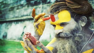 Tilak Remedies | टिळा लावल्याने सौंदर्यच नाही तर सौभाग्यही वाढते, जाणून घ्या टिळा लावण्याचे नियम आणि फायदे