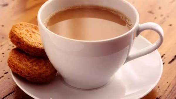 Health Tips : पावसाळ्याच्या हंगामात गरमा-गरम चहा प्यावा वाटतो? तर या हर्बल टी नक्की ट्राय करा!
