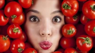 डोळ्यांखाली काळी वर्तुळे येतायत? मग हे 4 टोमॅटोचे खास पॅक वापरा!