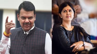 पंकजा म्हणाल्या, माझे नेते मोदी-शाहा, आता फडणवीसांची पहिली प्रतिक्रिया