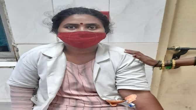 रिक्षा भाड्याच्या वादातून प्रवाशांकडून आधी शाब्दिक चकमक, नंतर थेट मारहाण, रिक्षाचालक महिलेवर रुग्णालयात उपचार सुरु