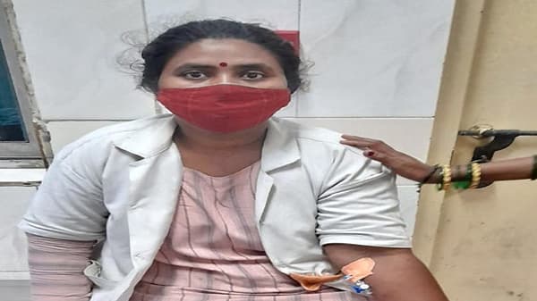 रिक्षा भाड्याच्या वादातून प्रवाशांकडून आधी शाब्दिक चकमक, नंतर थेट मारहाण, रिक्षाचालक महिलेवर रुग्णालयात उपचार सुरु