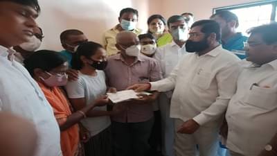 स्वप्नील लोणकरच्या कुटुंबियांना शिवसेनेची 10 लाखाची मदत, स्वप्नीलच्या बहिणीच्या शिक्षणासाठीही मदत करणार- एकनाथ शिंदे