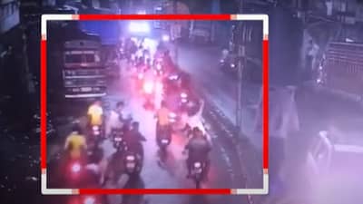 नागपुरात हत्येसाठी निघालेली टोळी CCTV मध्ये कैद, भररस्त्यात दहशतीचा नंगानाच, पोलीसांच्या कार्यक्षमतेवर सवाल