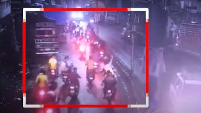 नागपुरात हत्येसाठी निघालेली टोळी CCTV मध्ये कैद, भररस्त्यात दहशतीचा नंगानाच, पोलीसांच्या कार्यक्षमतेवर सवाल
