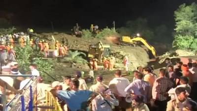 आठ वर्षाच्या मुलीला वाचवताना दुर्घटना, 40 लोक विहिरीत पडले, चौघांचा मृत्यू, 11 जणांचा शोध सुरु