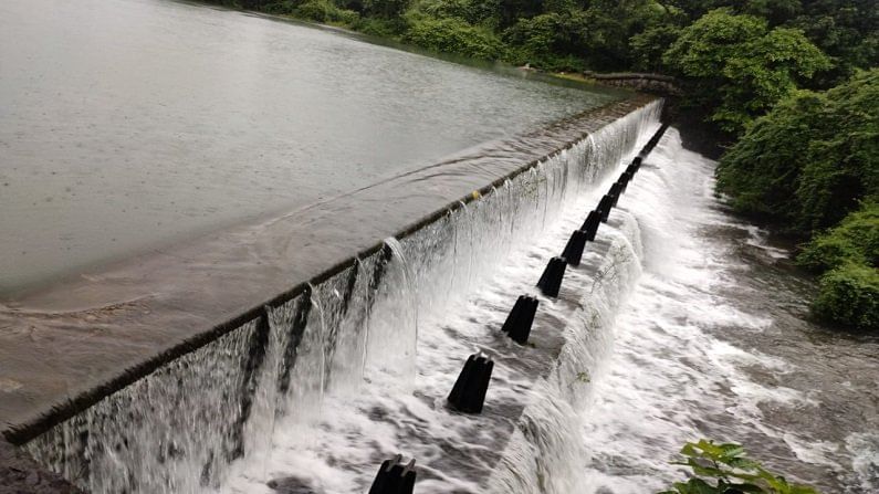 मुंबईकरांसाठी गुड न्यूज! मुंबईला पाणी पुरवठा करणारा तुळशी तलाव ओव्हरफ्लो!