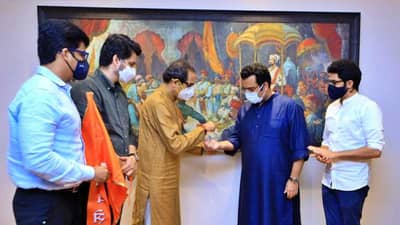 मुंबईत मनसेला धक्का, विद्यार्थी सेनेचे अध्यक्ष आणि सरचिटणीस आदित्य शिरोडकरांचा शिवसेनेत प्रवेश