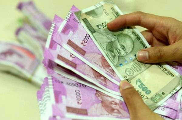 7th Pay Commission: 'या' दोन विभागातील सरकारी कर्मचाऱ्यांना पगारवाढीसाठी पाहावी लागणार आणखी वाट