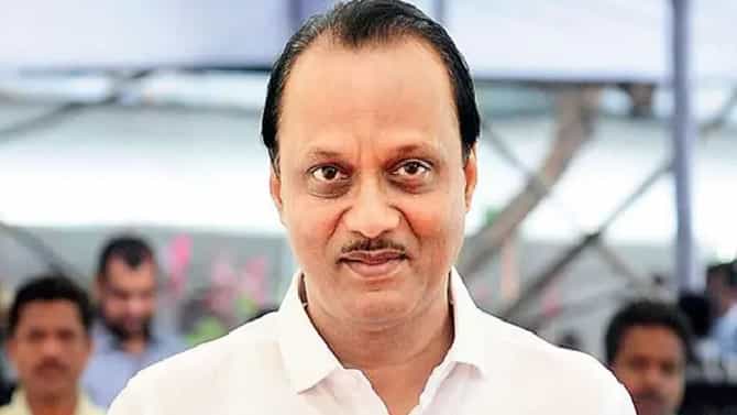 यंदा पाऊसपाणी चांगला होऊ दे, शेतशिवारात, घराघरात समृद्धी येऊ दे, जगावरचं कोरोनाचं संकट दूर कर, अजितदादांचं पांडुरंगाचरणी साकडं