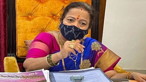 मुंबईतील क्लीन अप मार्शलच्या कोटवर त्याची ओळख असणार; गैरवर्तणुकीची महापौरांकडून गंभीर दखल