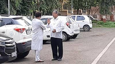 VIDEO: अखेर वेळा जुळल्या, राज ठाकरे-चंद्रकांतदादांची 15 मिनिटं खलबतं; चंद्रकांत पाटील म्हणतात...