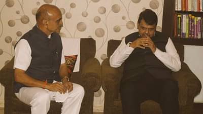 भागवत कराड आणि देवेंद्र फडणवीस भेटीत काय घडलं?, हास्यविनोद ते गंभीर चर्चा; हे चार फोटो काय सांगतात?