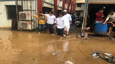 धक्कादायक ! दिव्याच्या म्हात्रे वाडीतील 250 कुटुंबे तब्बल 12 तास पाण्यात