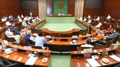 मोदींची सर्वपक्षीय बैठकीला फक्त तीन मिनिटांची हजेरी; विरोधक संतापले