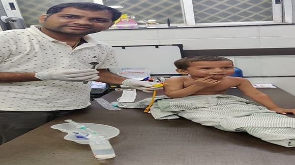 शेगावात छोट्या बालकाचा अचाट प्रताप, बॅटरीचा सेल गिळला, मुलाच्या वडिलांना डॉक्टरातील देवमाणसाचं दर्शन