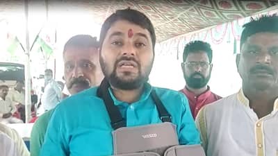 दि. बा. पाटलांचं नाव नवी मुंबई विमानतळाला द्या, रविकांत तुपकर आक्रमक