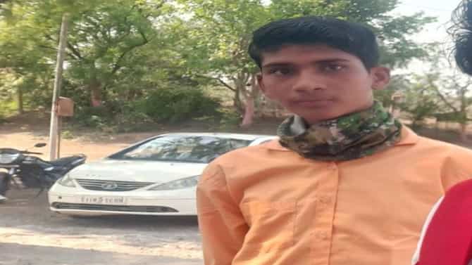 शेताच्या मशागतीसाठी घराबाहेर पडला, दुपारी अचानक विजांचा कडकडाट, घरी परतताना काळाचा घाला