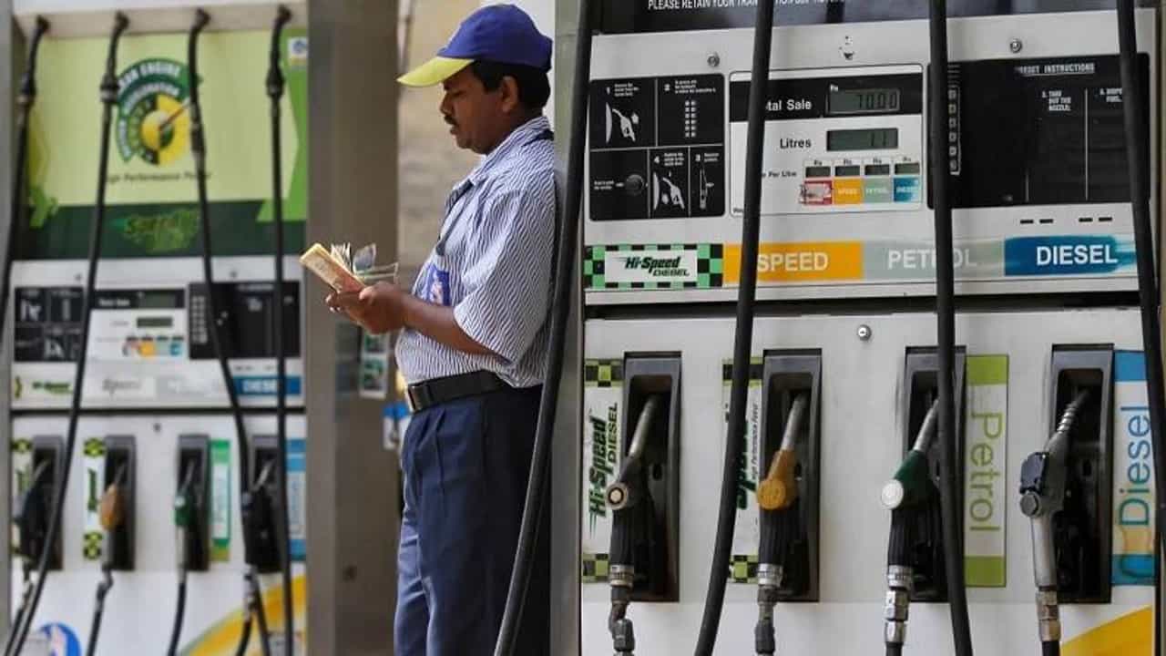 Petrol-Diesel Price : ग्राहकांना दिलासा, सलग दोन दिवस पेट्रोल-डिझेलची किंमत स्थिर, तुमच्या शहरातील दर काय?