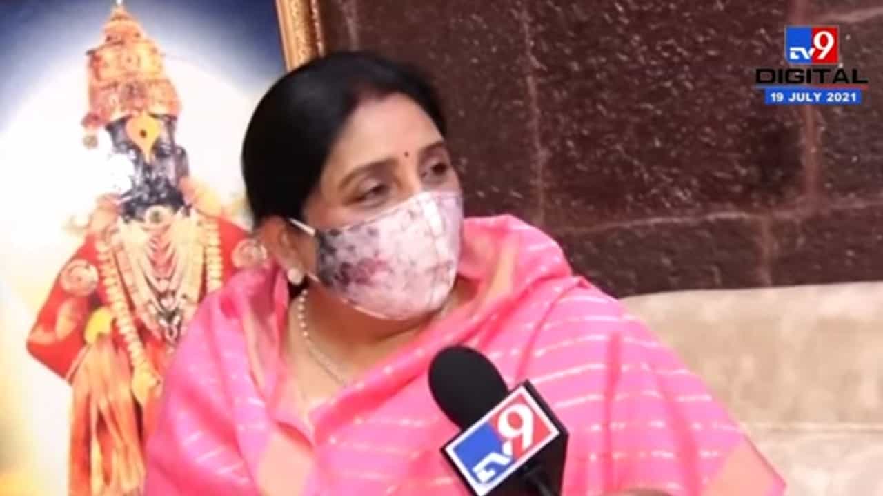 Sunetra Pawar | कोरोना कमी होऊन वारी पहिल्यासारखी पायी होऊ दे, सुनेत्रा पवार यांचे विठुरायाला साकडे