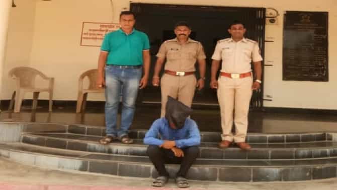 आजी-आजोबांची तब्येत बिघडलेय, अल्पवयीन मुलीला भुलवून नेत लैंगिक अत्याचार