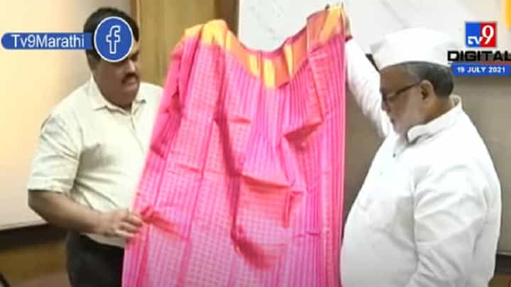 Pandharpur Wari 2021 | आषाढी एकादशी निमित्ताने विठ्ठलाला परिधान केला जाणार रेशमी पोशाख Pandharpur Wari 2021 | आषाढी एकादशी निमित्ताने विठ्ठलाला परिधान केला जाणार रेशमी पोशाख