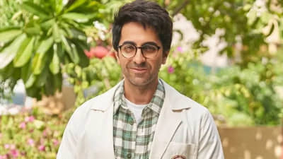 डॉक्टरांचा कोट, चेहऱ्यावर खट्याळ हसू, डॉक्टर जीमधील आयुष्मान खुरानाचा फर्स्ट लुक रिलीज!