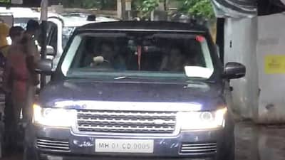 मातोश्री ते पंढरपूर, उभ्या पावसात स्वत: ड्रायव्हिंग, बाजूला रश्मी ठाकरे, मुख्यमंत्री पंढरपूरकडे रवाना