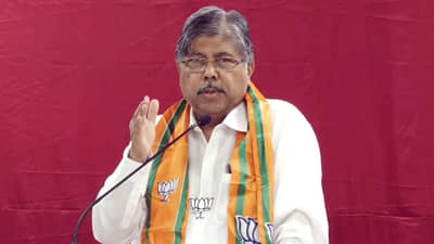 पृथ्वीबाबांनी मुख्यमंत्र्यांची स्तुती केली की हेटाळणी?; चंद्रकांत पाटलांचा खोचक सवाल