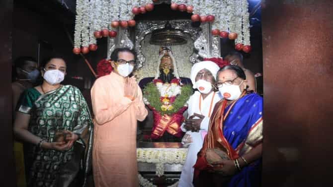 Ashadhi Ekadashi 2021 | पंढरपुरात मुख्यमंत्र्यांकडून सपत्नीक विठ्ठल-रखुमाईची शासकीय महापूजा संपन्न