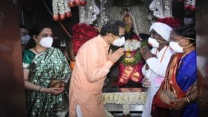 Ashadhi Ekadashi 2021 | अवघे गरजे पंढरपूर, मुख्यमंत्र्यांच्या हस्ते विठ्ठल-रुक्मिणीची महापूजा संपन्न