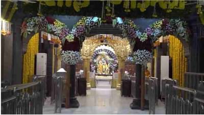 शिर्डीत हजारो भाविकांची मांदियाळी; कळस दर्शनासाठी मोठी गर्दी