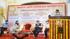 पत्रकारांनी आवश्यक त्या ठिकाणी लेखणीची धार अधिक तीव्र करावी : राज्यपाल भगतसिंग कोश्यारी