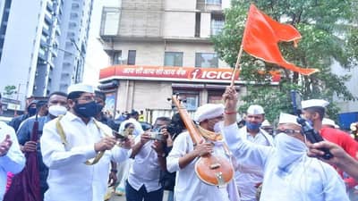 Ashadhi Wari 2021 : आषाढी एकादशी निमित्त नगरविकास मंत्री एकनाथ शिंदेंनी टाळ, मृदुंगाच्या तालात धरला ठेका