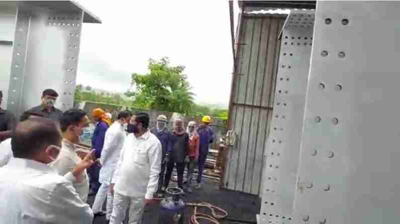कोपरी पुलाच्या मधल्या दोन मार्गिकांचे काम 9 महिन्यांत पूर्ण करणार; एकनाथ शिंदेंनी केली पाहणी कोपरी पुलाच्या मधल्या दोन मार्गिकांचे काम 9 महिन्यांत पूर्ण करणार; एकनाथ शिंदेंनी केली पाहणी